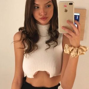 Are You Am I Nour top